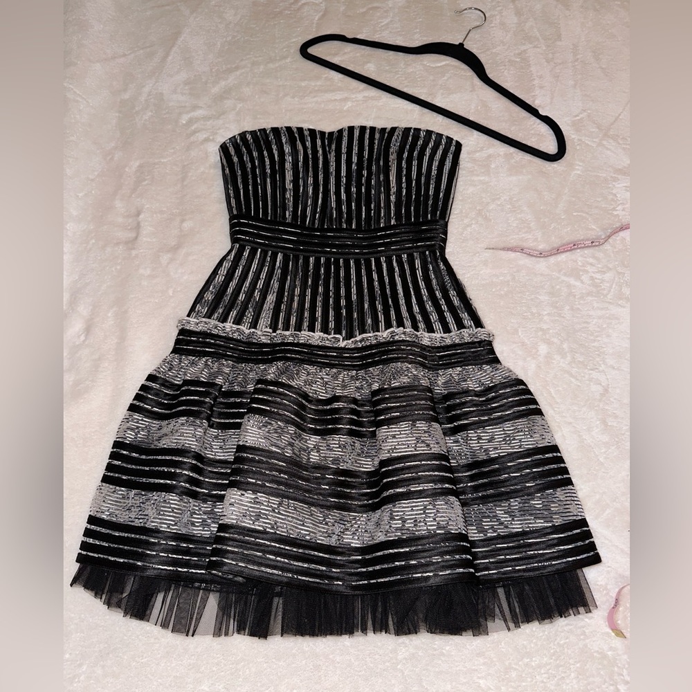 BCBG MAXAZRIA black and white mini dress. Size 0. Very good condition.